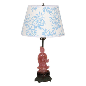 SINGLE CHINESE CARVED ROSE QUARTZ TABLE LAMP WITH ORANTE BRASS AND WOOD BASE