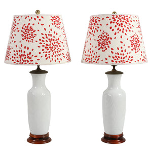 PAIR OF WHITE PORCELAIN TABLE LAMPS IN PALM LEAF RELIEF