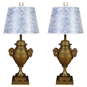 PAIR OF CLASSICAL STYLE VINTAGE BRASS RAMS HEAD HANDLE TABLE LAMPS