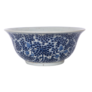BLUE AND WHITE GRAPEVINE MOTIF BOWL
