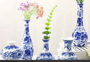 8 CHINOISERIE VASES BLUE/WHITE.
